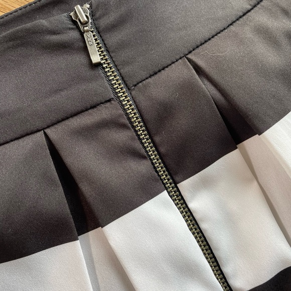 RED Saks Fifth Avenue mini skirt - Picture 4 of 6